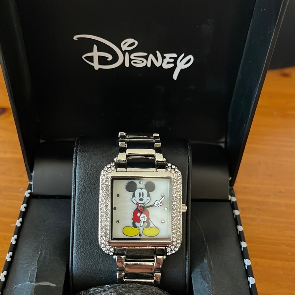Crystal face Disney Mickey Mouse Watch